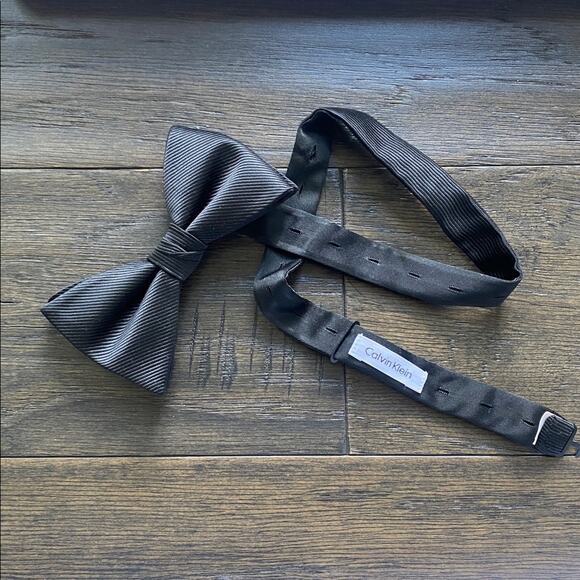 Calvin Klein Black Bow Tie and Cummerbund Set - Picture 4 of 4